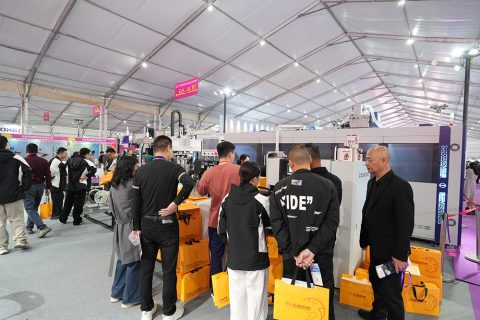 突破傳統！正威機械無腰線紙袋機驚艷龍港印展，引領綠色智造新范式